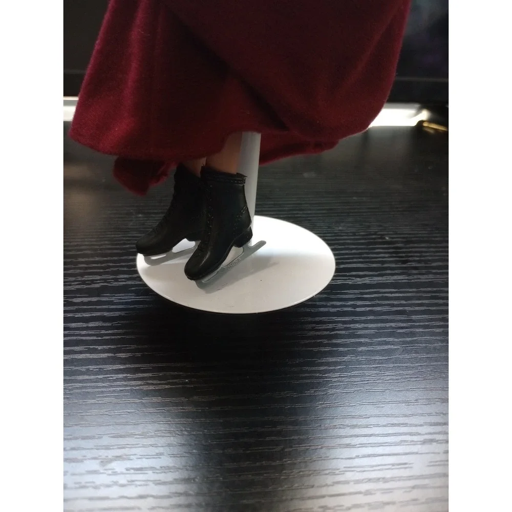 1994‎ Barbie Victorian Elegance Doll Mattel Burgundy Velvet Dress Ice Skates Fur